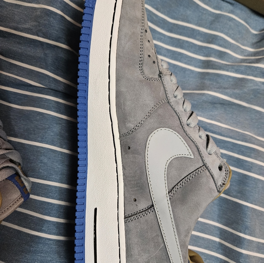 LeBron Nike shoes size 10 grey/white. Chamber of fear - Picture 10 of 12